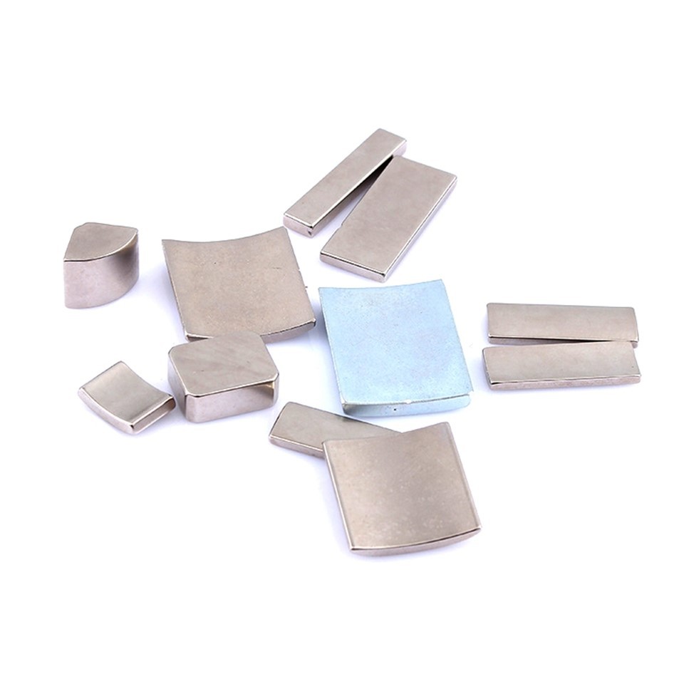 Trajni elektrolučni magnet